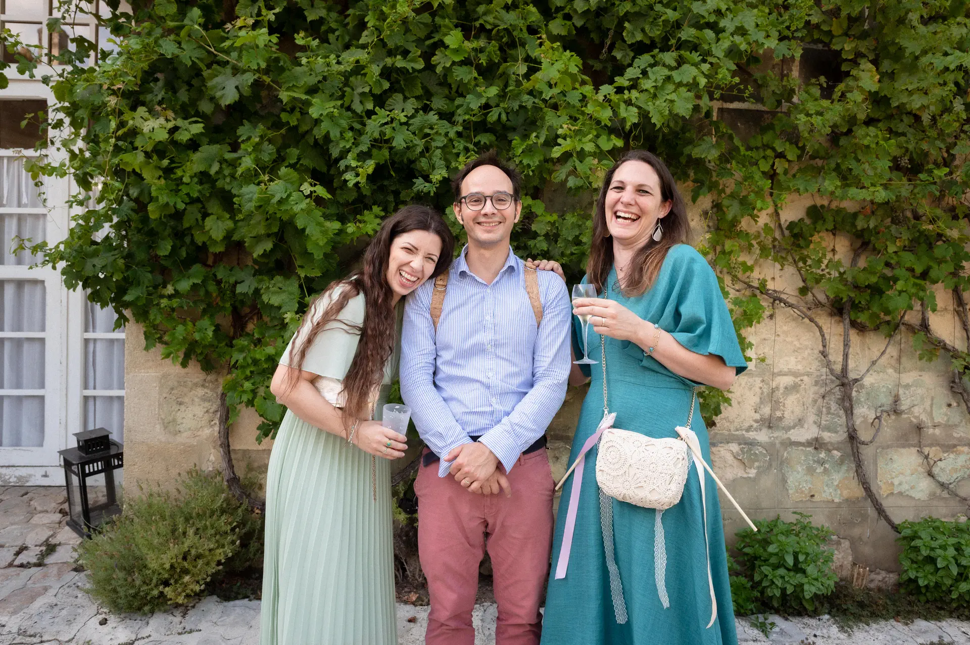 Merci-contact séance photo de couple dans un reportage de mariage