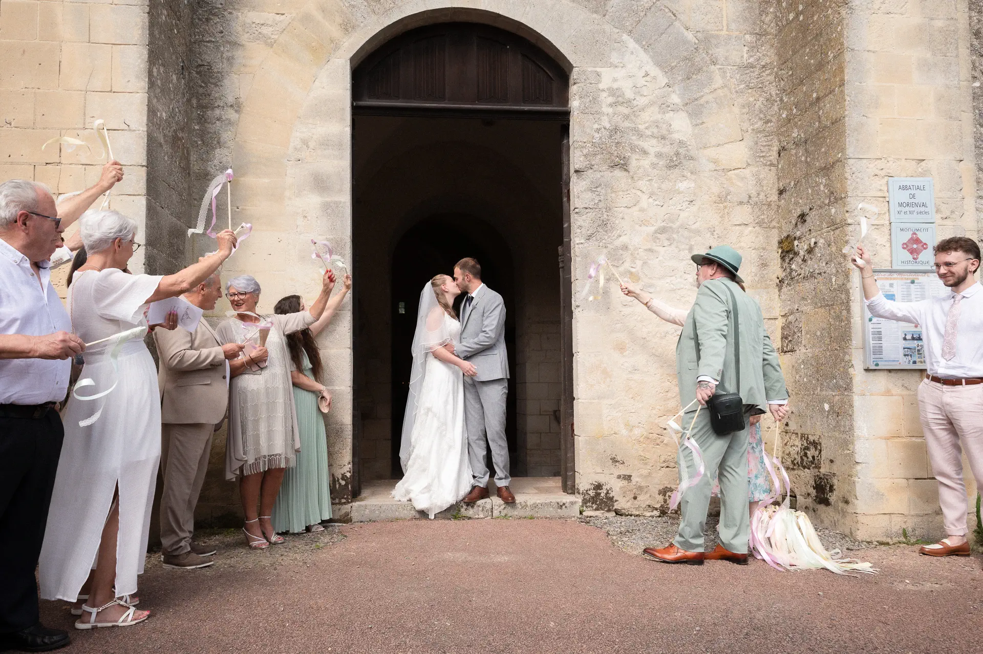 mariage abbaye de morienval sortie des mariés