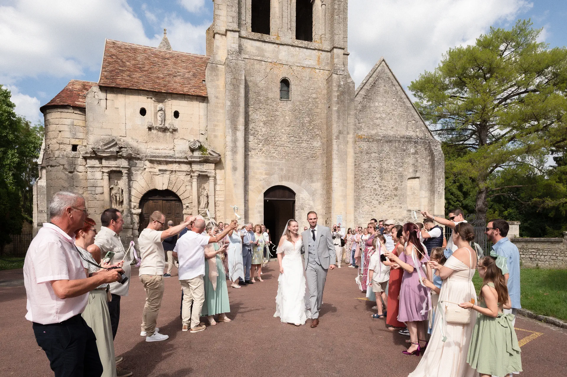 mariage abbaye de morienval sortie des mariés