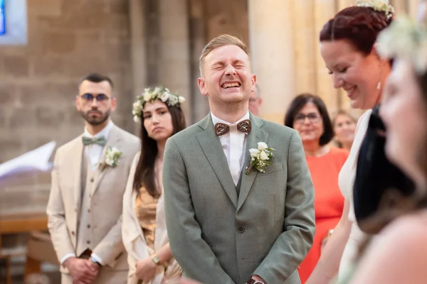 photographe de mariage chantilly cérémonie à l'église de gouvieux
